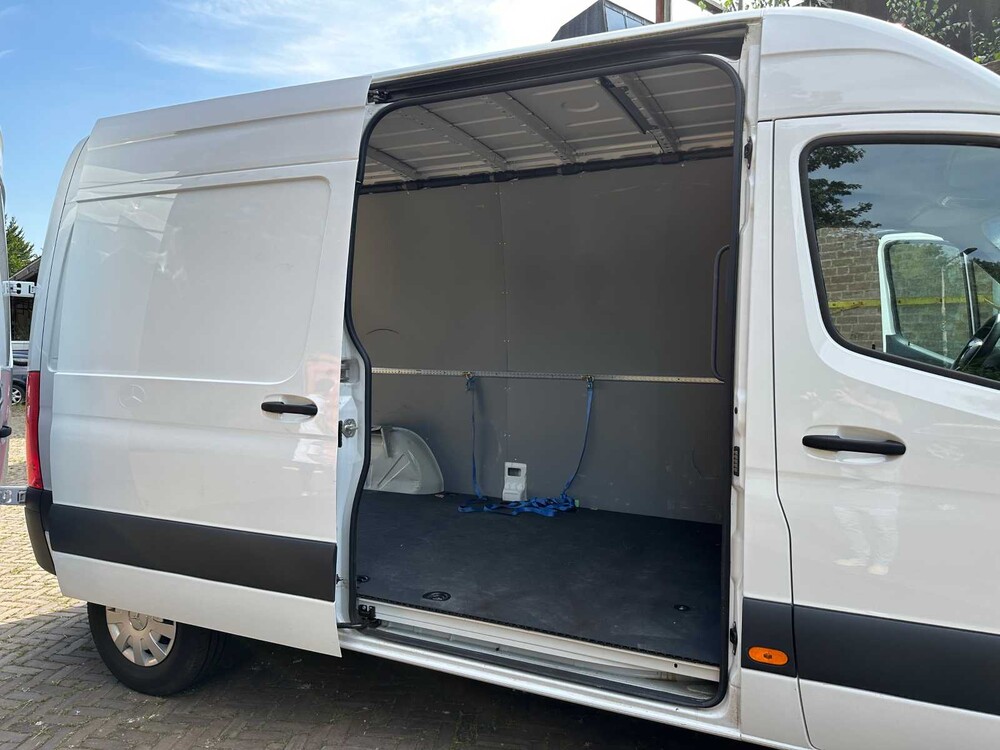 Mercedes-Benz eSprinter L2H2 55kWh 116hp 2021 (Original-NL), VKN-55-N