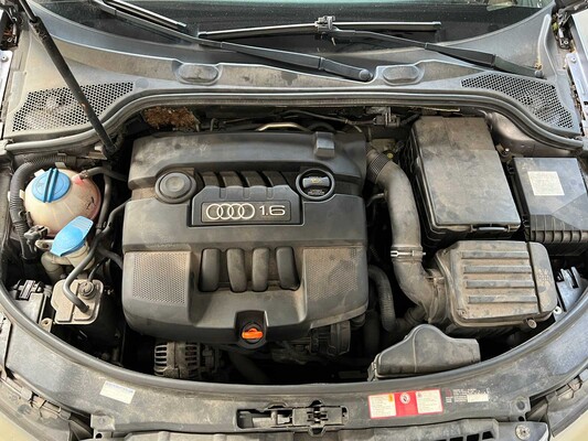 Audi A3 1.6 Attraction 102pk 2004 (Origineel-NL), 77-PD-PL