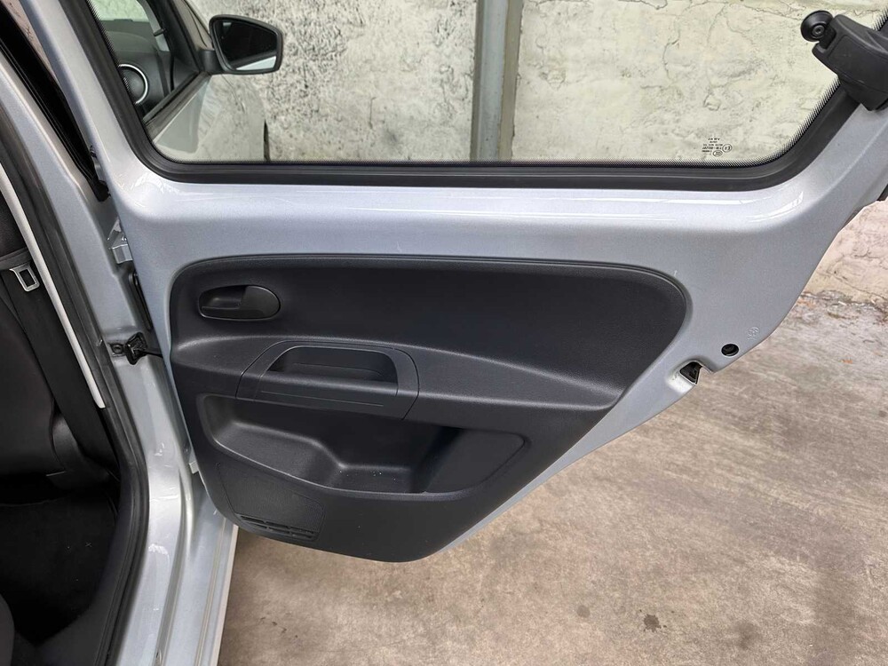 Volkswagen Up! 1.0 Take Up! BlueMotion 60hp 2013 (Original-NL), 92-ZSJ-9