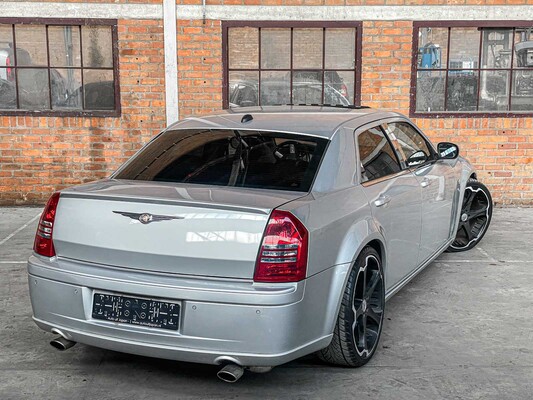 Chrystler 300C SRT8 6.1 V8 425hp 2005 youngtimer