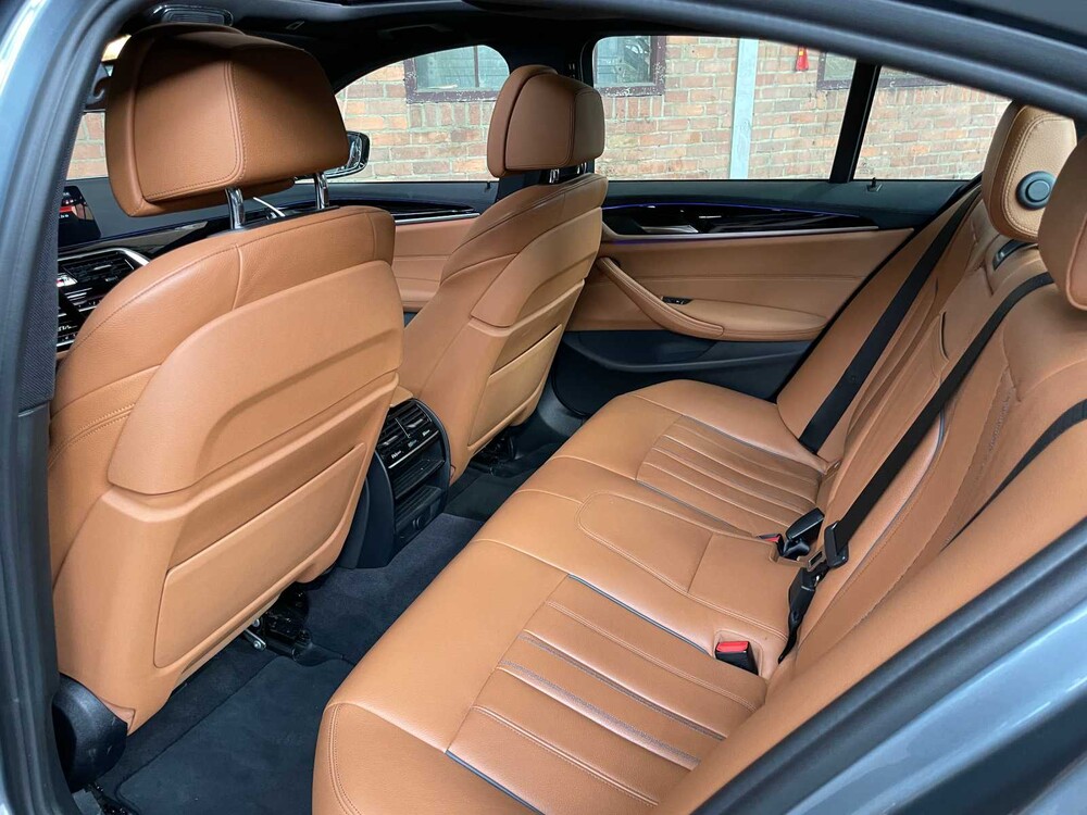 BMW 530e iPerformance High Executive G30 293hp 2018 5-Series (Original-UK), RV-702-V