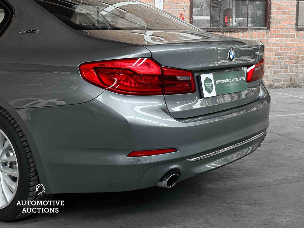 BMW 530e iPerformance High Executive G30 293hp 2018 5-Series (Original-UK), RV-702-V