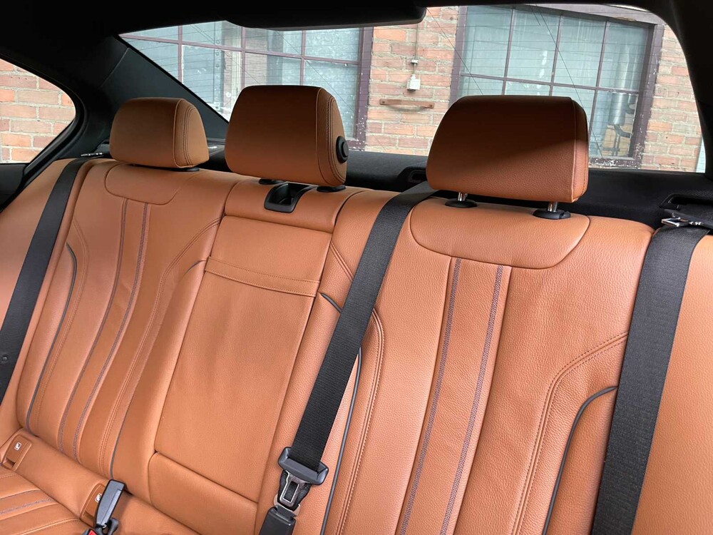 BMW 530e iPerformance High Executive G30 293hp 2018 5-Series (Original-UK), RV-702-V