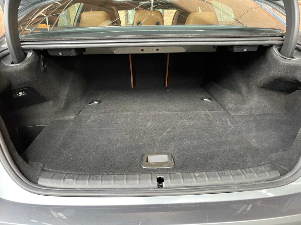 BMW 530e iPerformance High Executive G30 293hp 2018 5-Series (Original-UK), RV-702-V