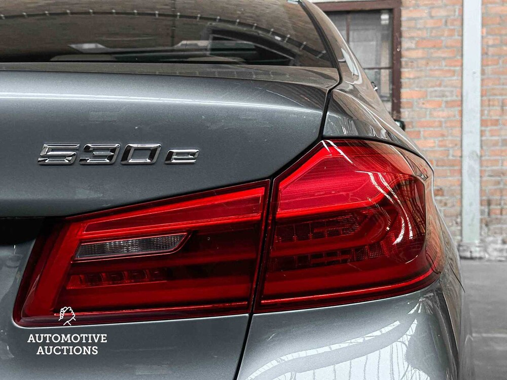 BMW 530e iPerformance High Executive G30 293hp 2018 5-Series (Original-UK), RV-702-V