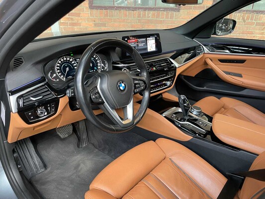 BMW 530e iPerformance High Executive G30 293hp 2018 5-Series (Original-UK), RV-702-V