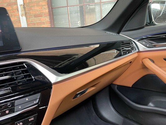 BMW 530e iPerformance High Executive G30 293PS 2018 5er (Original-UK), RV-702-V