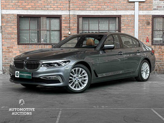 BMW 530e iPerformance High Executive G30 293hp 2018 5-Series (Original-UK), RV-702-V