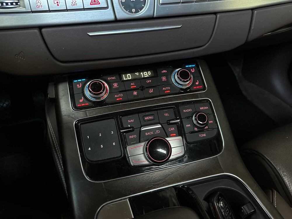 Audi A8 Long 4.0 TFSI V8 435HP 2012