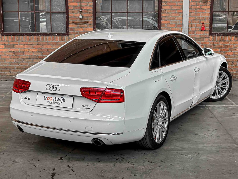 Audi A8 Long 4.0 TFSI V8 435HP 2012