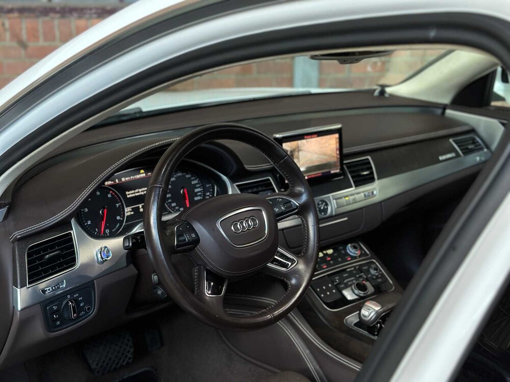 Audi A8 Long 4.0 TFSI V8 435HP 2012