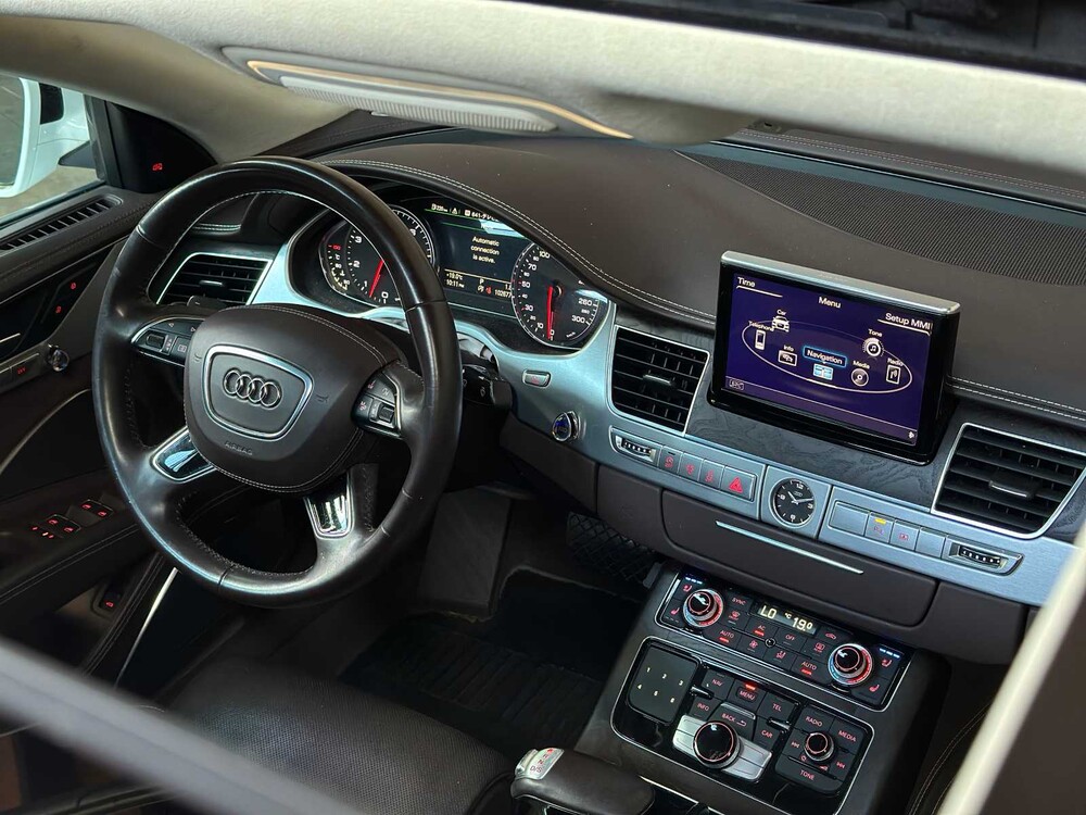 Audi A8 Long 4.0 TFSI V8 435HP 2012