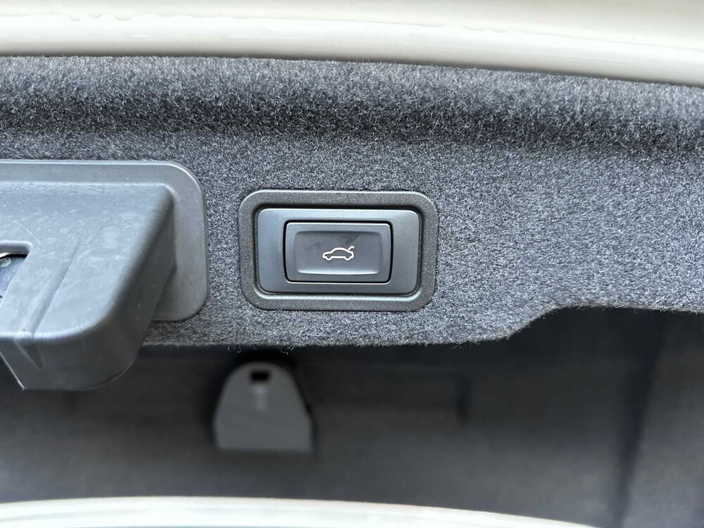 Audi A8 Long 4.0 TFSI V8 435HP 2012