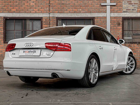 Audi A8 Long 4.0 TFSI V8 435HP 2012