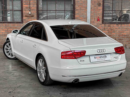 Audi A8 Long 4.0 TFSI V8 435HP 2012