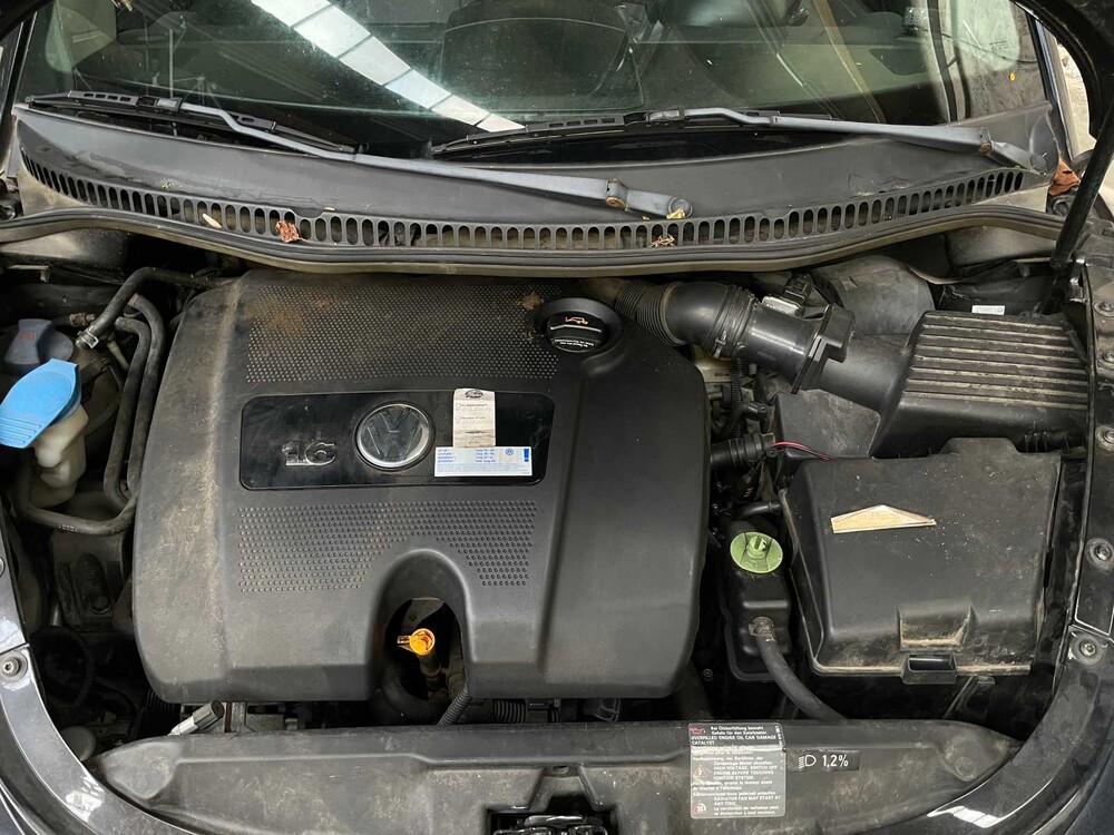 Volkswagen New Beetle Cabriolet 1.6 102hpj 2004 (Original-NL), 69-PL-SZ