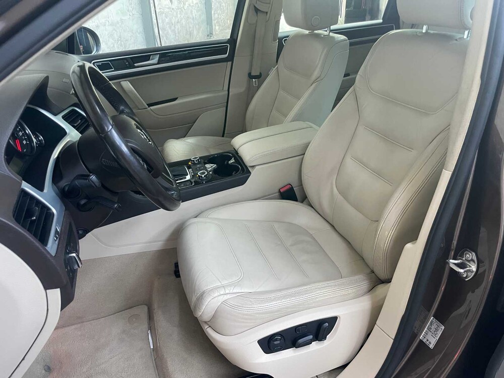 Volkswagen Touareg 3.0 TDI Highline 239hp 2010 (Original-NL+1st owner), 67-NLD-1