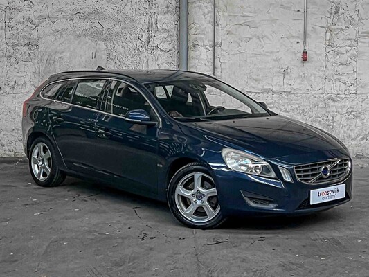 Volvo V60 1.6 T3 R-Design 150PK 2011, 09-TSF-1