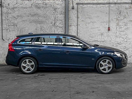 Volvo V60 1.6 T3 R-Design 150HP 2011, 09-TSF-1