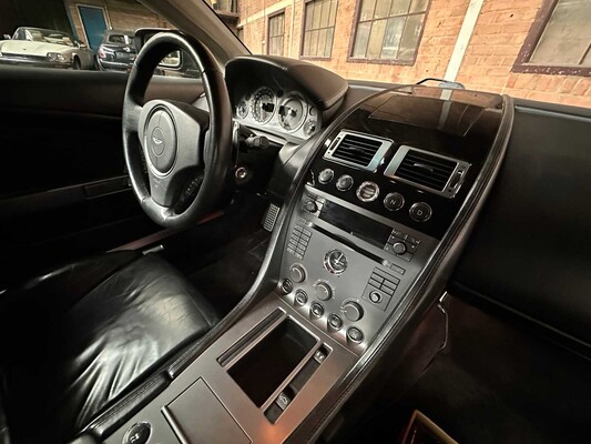 Aston Martin DB9 5.9 V12 Touchtronic 457PS 2004, 31-XJ-GF