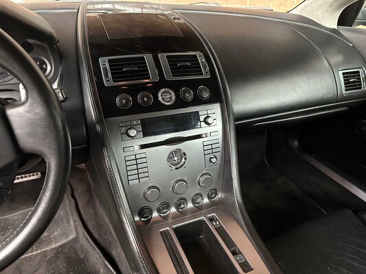 Aston Martin DB9 5.9 V12 Touchtronic 457PS 2004, 31-XJ-GF