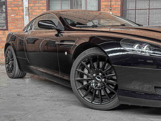 Aston Martin DB9 5.9 V12 Touchtronic 457pk 2004, 31-XJ-GF