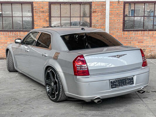 Chrystler 300C SRT8 6.1 V8 425pk 2005 youngtimer