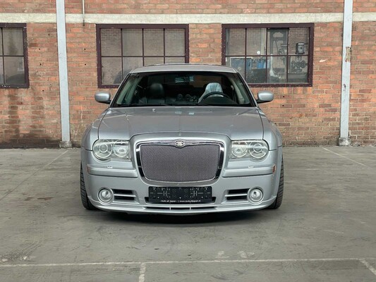 Chrystler 300C SRT8 6.1 V8 425pk 2005 youngtimer