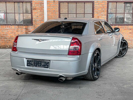 Chrystler 300C SRT8 6.1 V8 425hp 2005 youngtimer