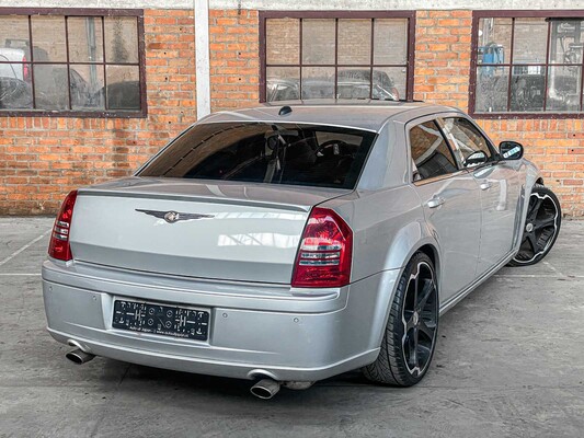 Chrystler 300C SRT8 6.1 V8 425hp 2005 youngtimer