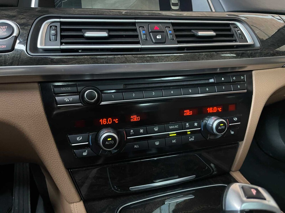 BMW 750i xDrive High Executive 449hp 2013 (Original-UK) 7-Series, 32-ZVG-3