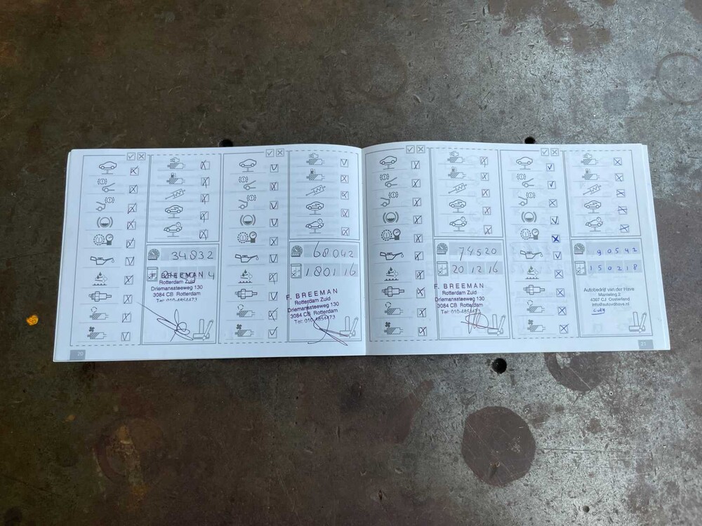 BMW 750i xDrive High Executive 449hp 2013 (Original-UK) 7-Series, 32-ZVG-3