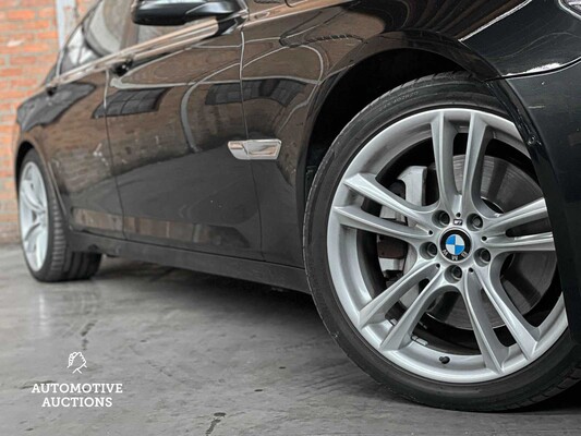 BMW 750i xDrive High Executive 449hp 2013 (Original-UK) 7-Series, 32-ZVG-3