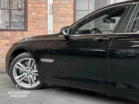 BMW 750i xDrive High Executive 449hp 2013 (Original-UK) 7-Series, 32-ZVG-3