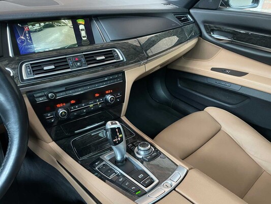 BMW 750i xDrive High Executive 449PS 2013 (Original-UK) 7er, 32-ZVG-3