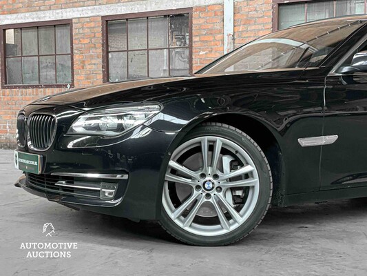 BMW 750i xDrive High Executive 449hp 2013 (Original-UK) 7-Series, 32-ZVG-3