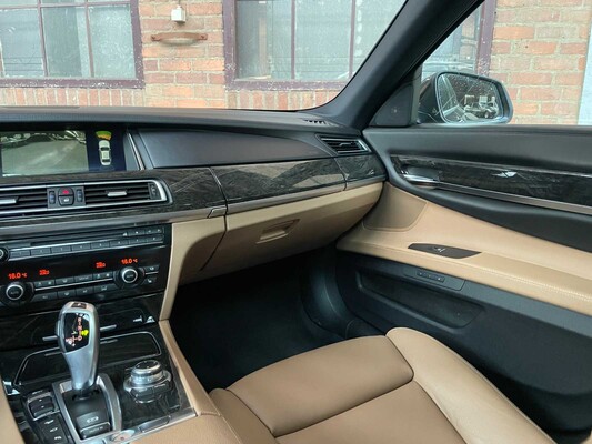 BMW 750i xDrive High Executive 449PS 2013 (Original-UK) 7er, 32-ZVG-3