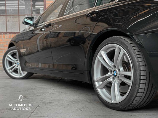 BMW 750i xDrive High Executive 449hp 2013 (Original-UK) 7-Series, 32-ZVG-3