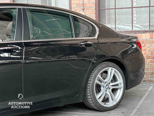 BMW 750i xDrive High Executive 449hp 2013 (Original-UK) 7-Series, 32-ZVG-3