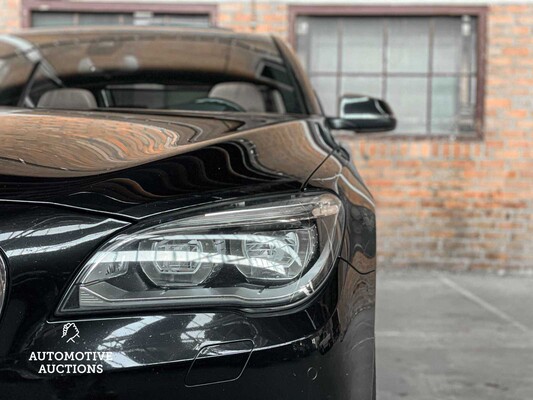 BMW 750i xDrive High Executive 449hp 2013 (Original-UK) 7-Series, 32-ZVG-3