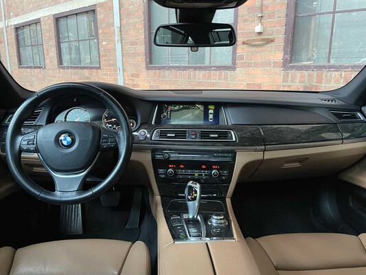 BMW 750i xDrive High Executive 449PS 2013 (Original-UK) 7er, 32-ZVG-3