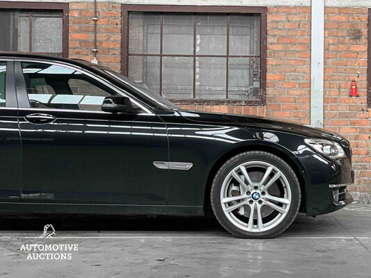 BMW 750i xDrive High Executive 449PS 2013 (Original-UK) 7er, 32-ZVG-3