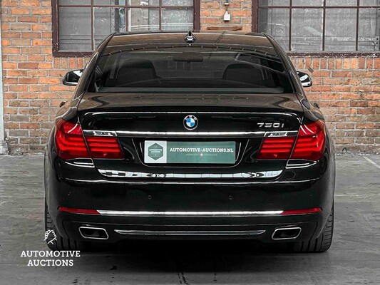 BMW 750i xDrive High Executive 449hp 2013 (Original-UK) 7-Series, 32-ZVG-3