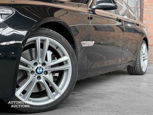 BMW 750i xDrive High Executive 449hp 2013 (Original-UK) 7-Series, 32-ZVG-3