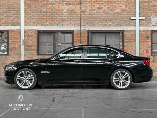 BMW 750i xDrive High Executive 449hp 2013 (Original-UK) 7-Series, 32-ZVG-3