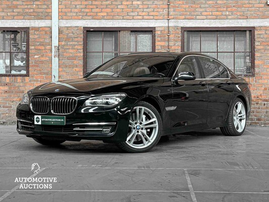 BMW 750i xDrive High Executive 449hp 2013 (Original-UK) 7-Series, 32-ZVG-3