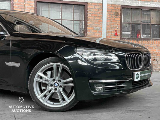 BMW 750i xDrive High Executive 449hp 2013 (Original-UK) 7-Series, 32-ZVG-3