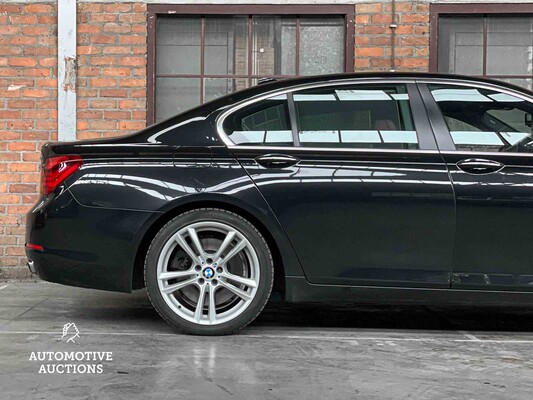 BMW 750i xDrive High Executive 449hp 2013 (Original-UK) 7-Series, 32-ZVG-3