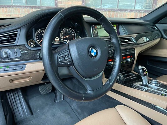 BMW 750i xDrive High Executive 449PS 2013 (Original-UK) 7er, 32-ZVG-3