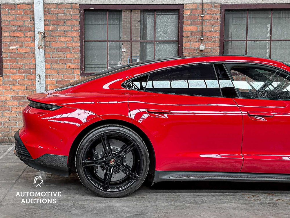 Porsche Taycan Turbo S 93 kWh 626hp 2020